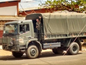 Agente de Saúde e soldados em treinamento prático